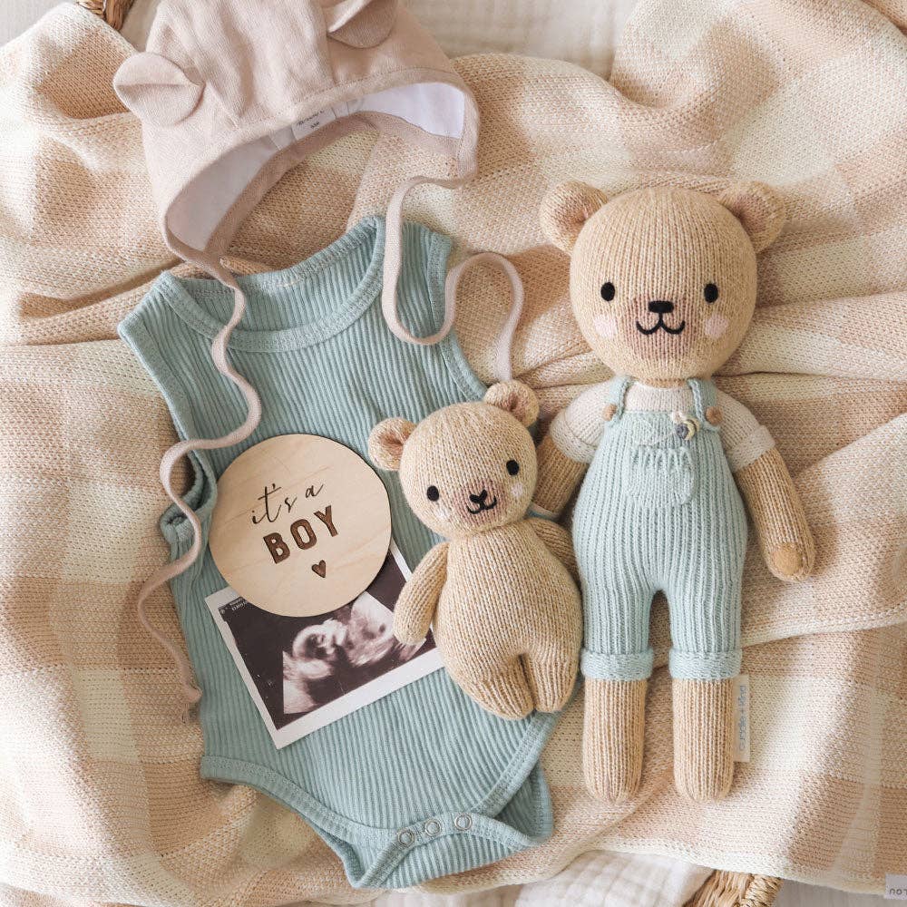 Baby honey bear, gives 5 meals