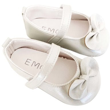 White Shoe w/Bow