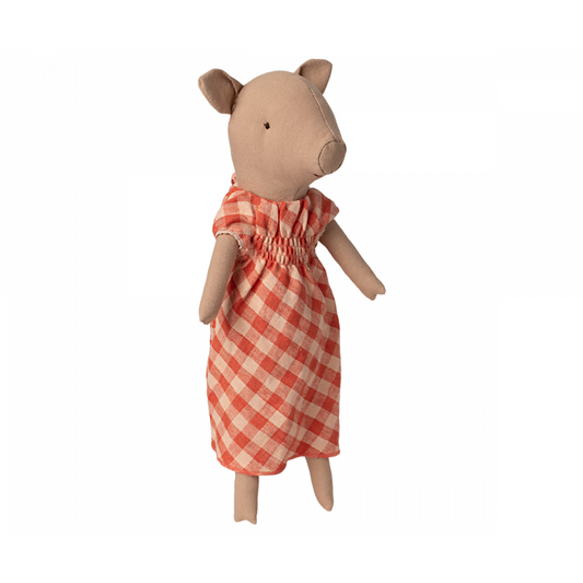 Pig, Dress