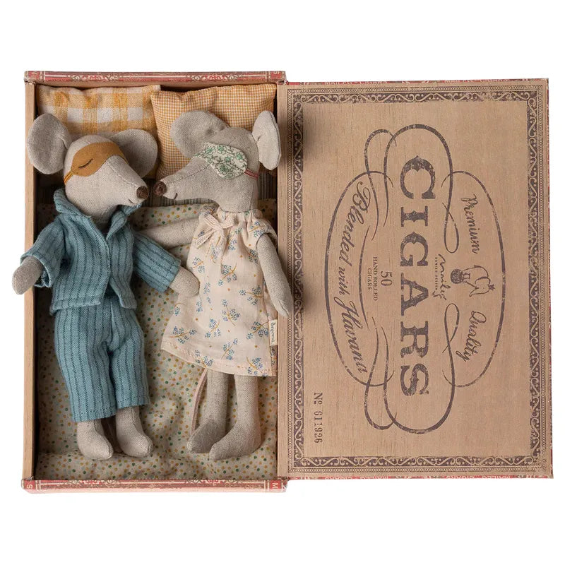 Mum & Dad Mice in Cigar Box