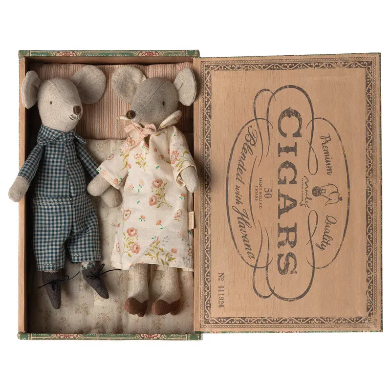 Grandma and Grandpa mice in cigarbox