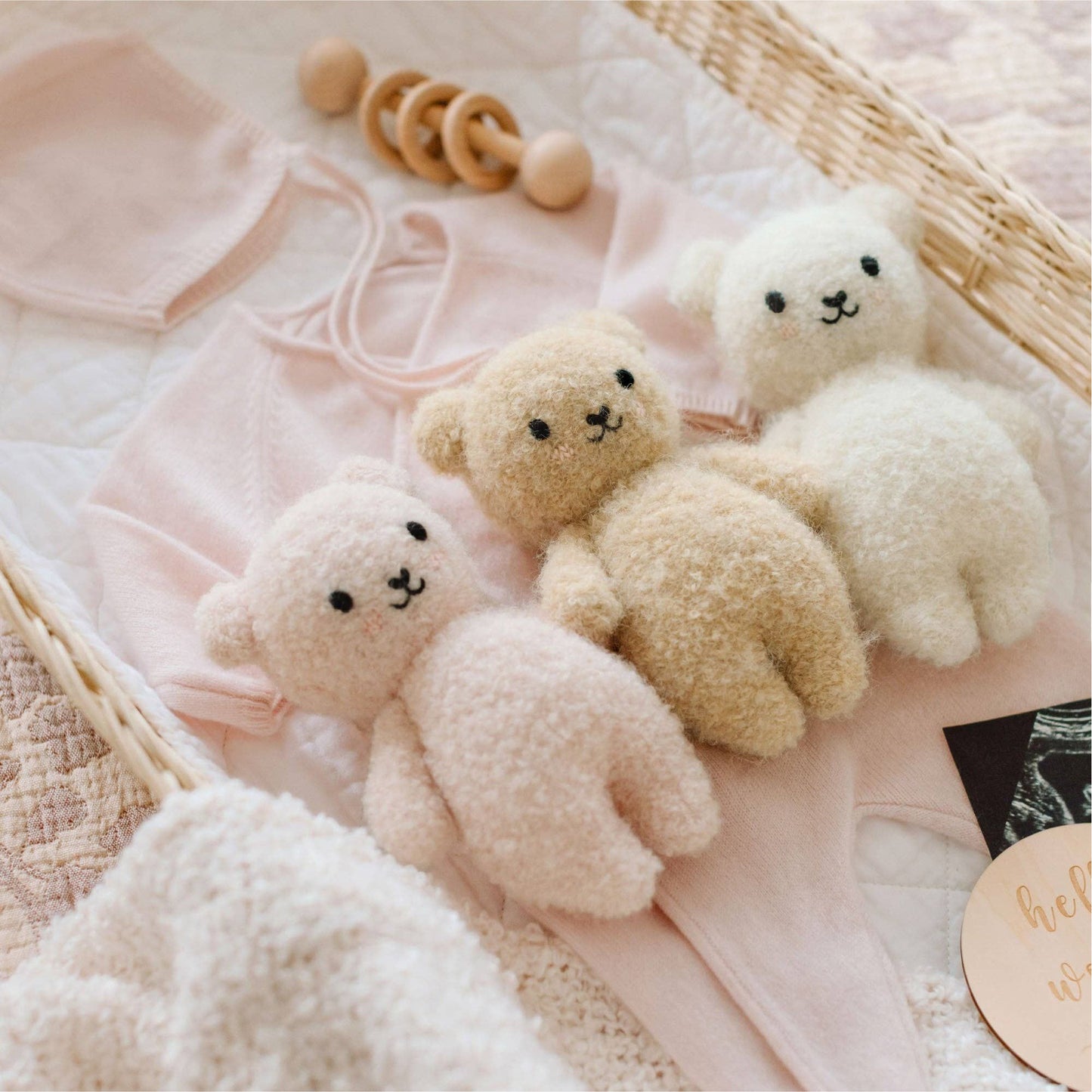 Baby bouclé bear (strawberry)