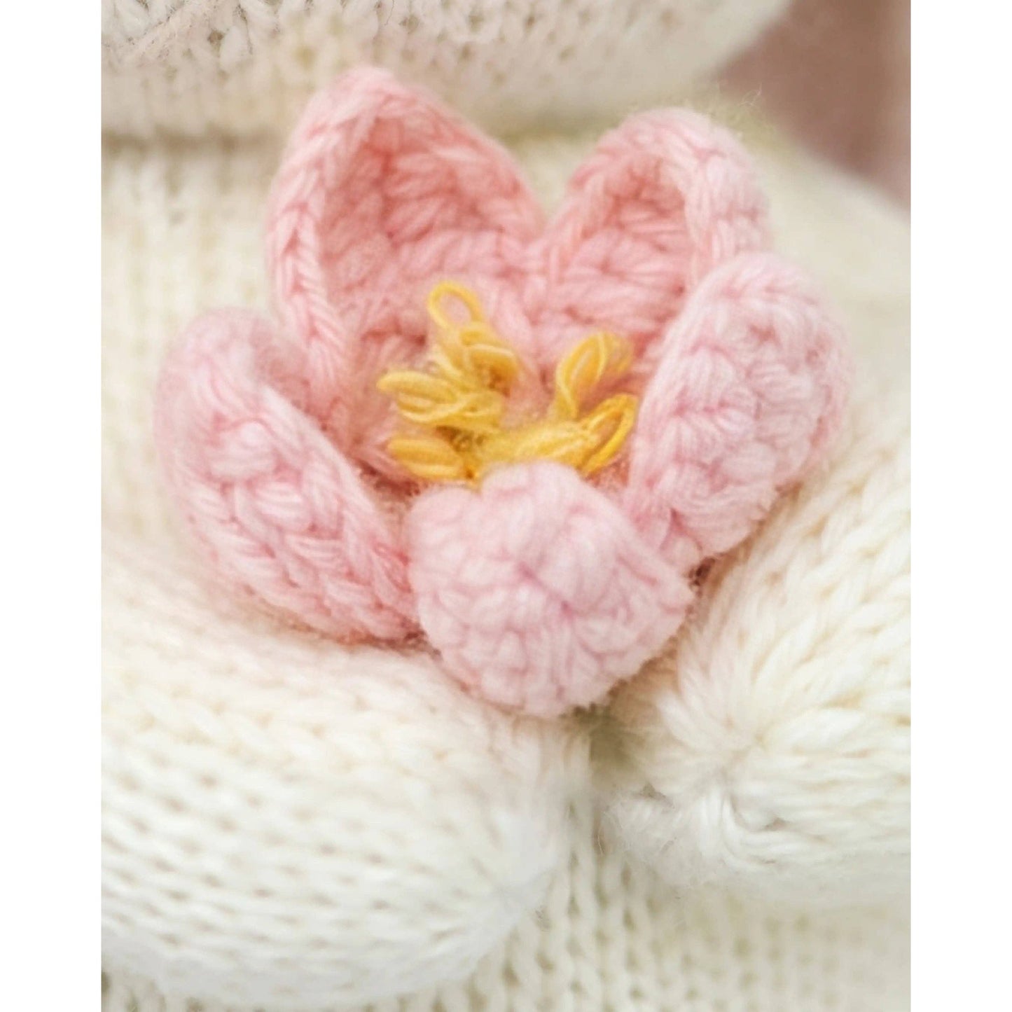 Baby bunny (blooming tulip)