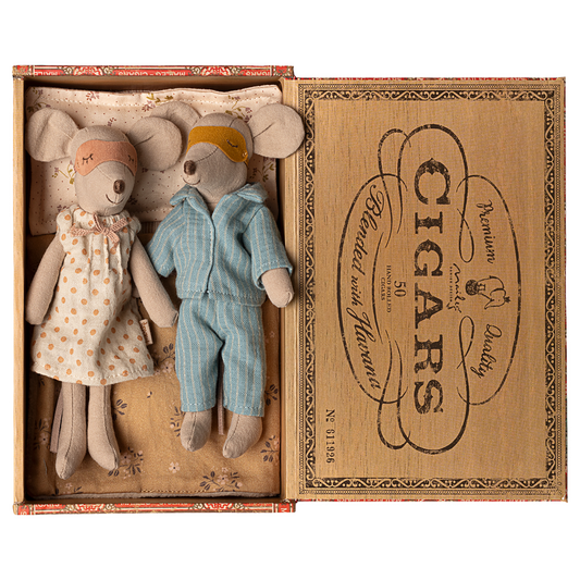 Mum & Dad in cigarbox