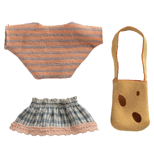 Clothes and bag, Little sister mouse