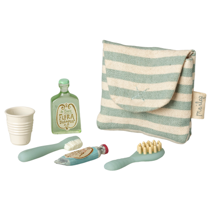 Toothbrush set in bag, Mouse