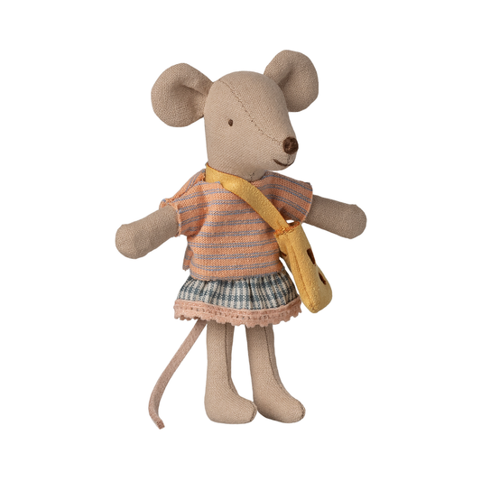Little sister mouse with bag