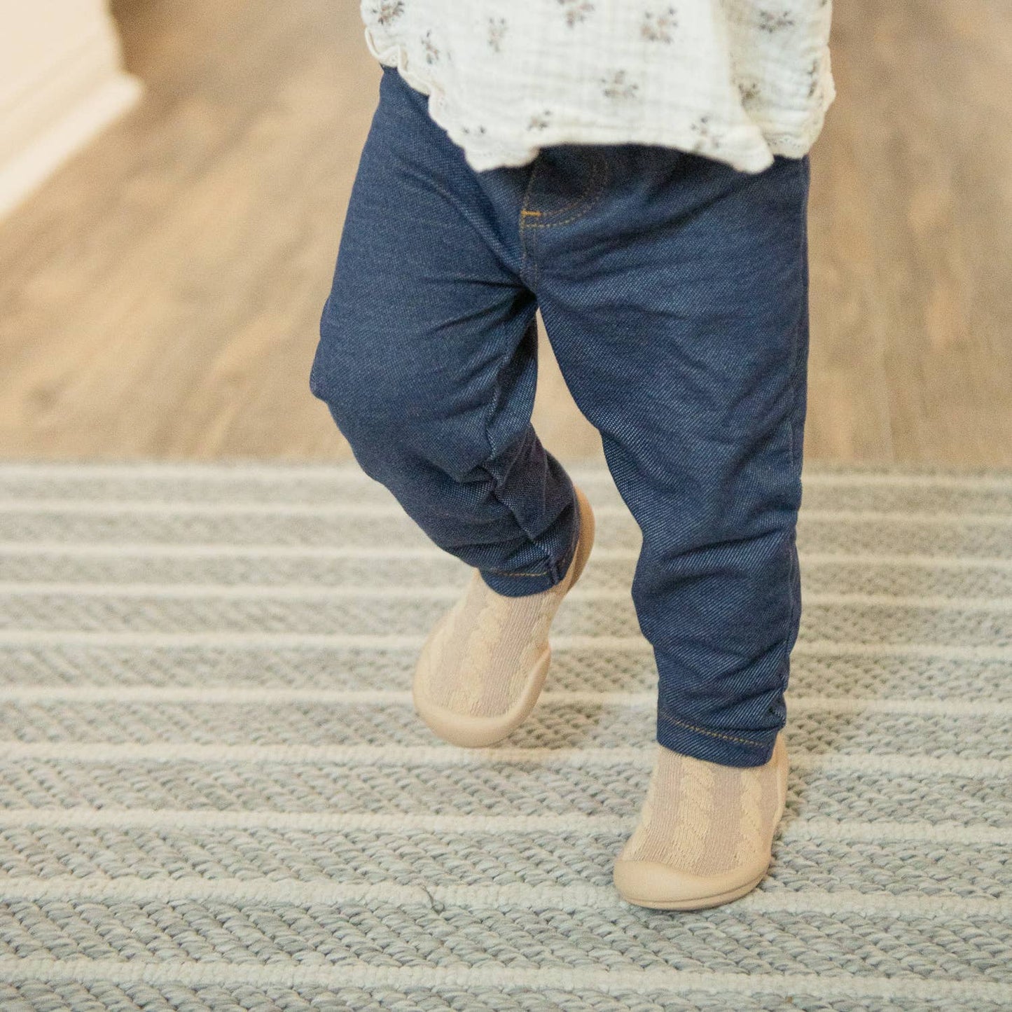 Komuello first walker baby sock shoes - Cable- Dark Beige