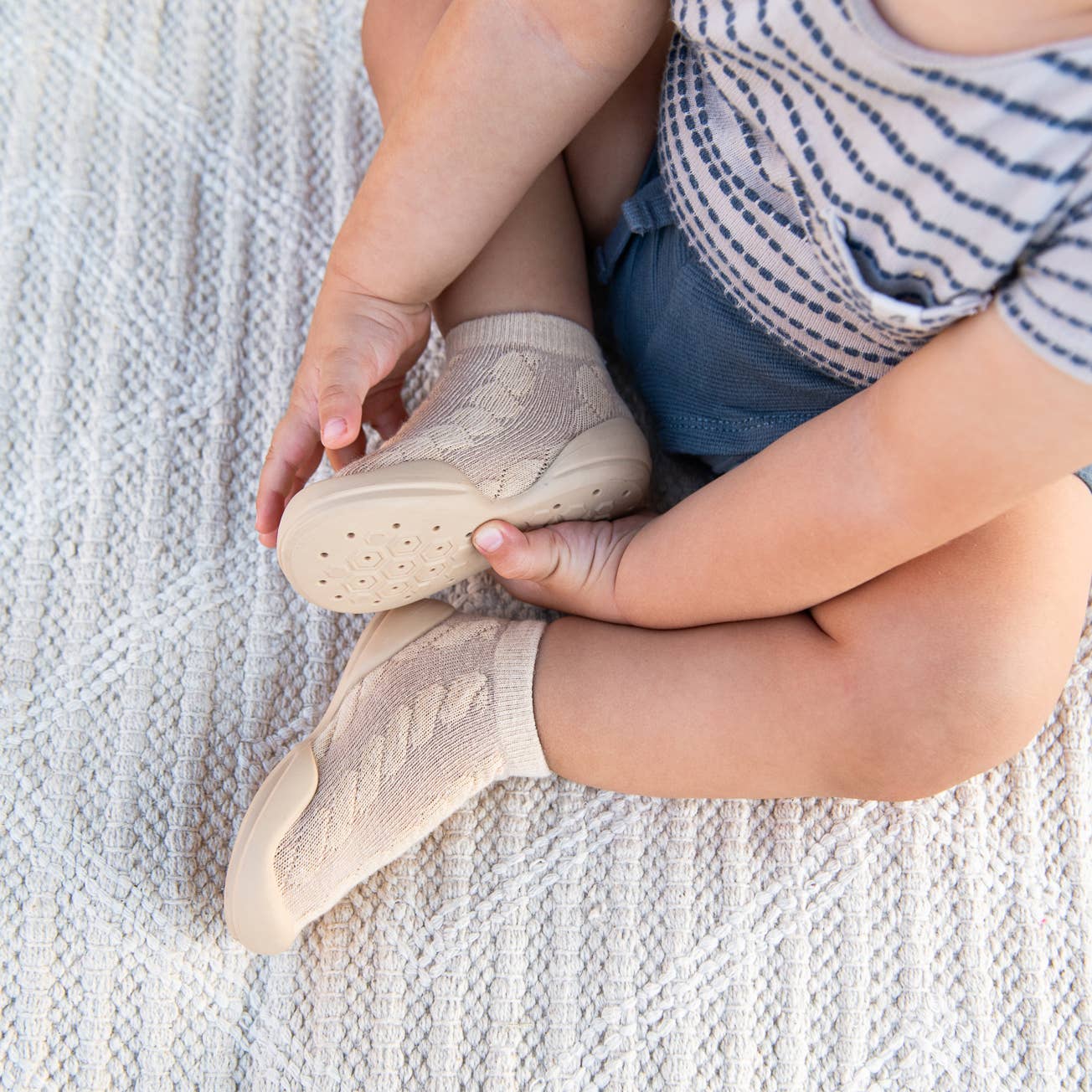 Komuello first walker baby sock shoes - Cable- Dark Beige
